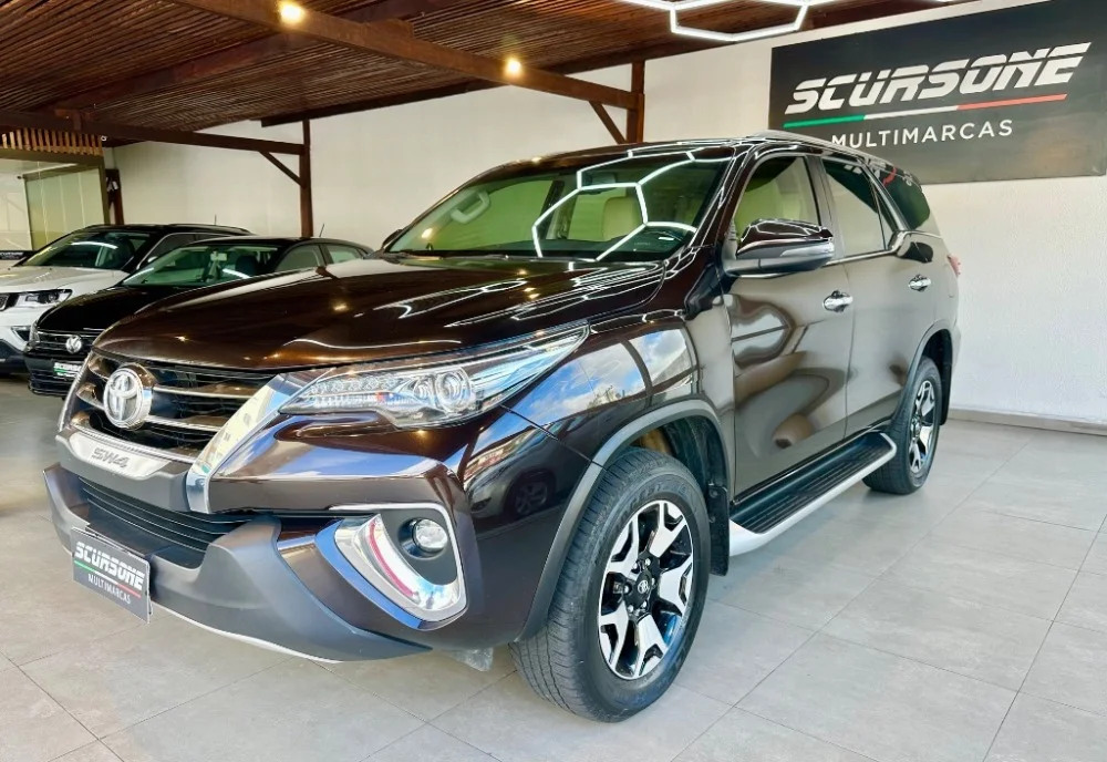 Toyota Hilux SW4 SRX Diamo. 4x4 2.8 TB Die Aut.